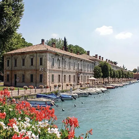 Two-bedroom In Desenzano D.garda * 데센자노델가르다